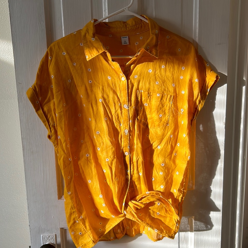 Women’s floral tee with tie up detail